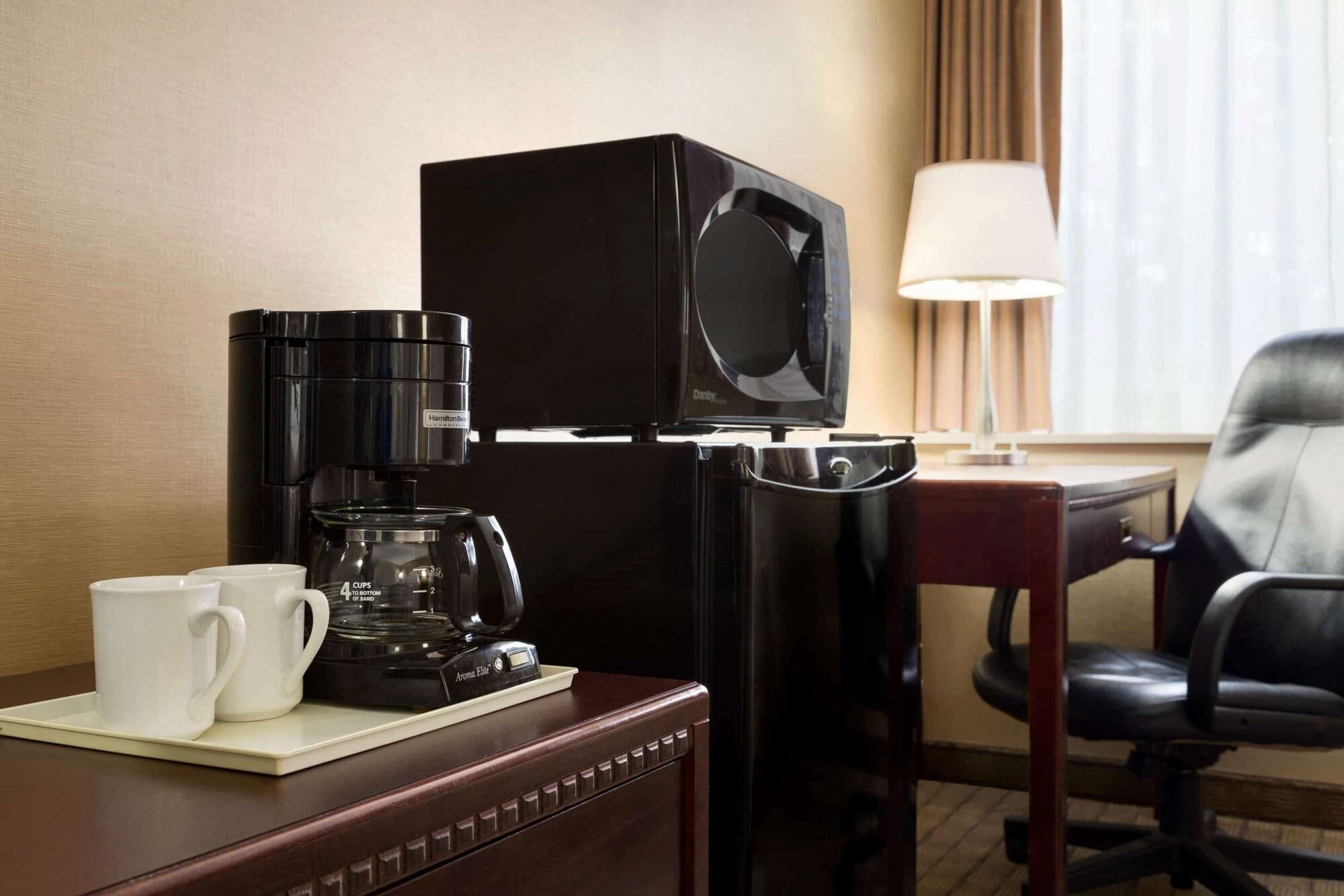 Travelodge By Wyndham Toronto East Ngoại thất bức ảnh
