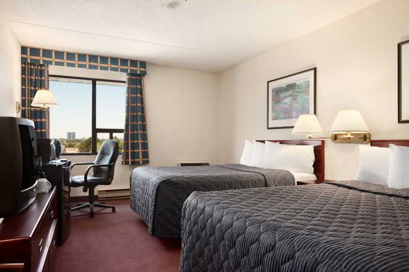 Travelodge By Wyndham Toronto East Ngoại thất bức ảnh