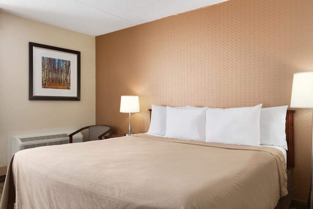 Travelodge By Wyndham Toronto East Ngoại thất bức ảnh