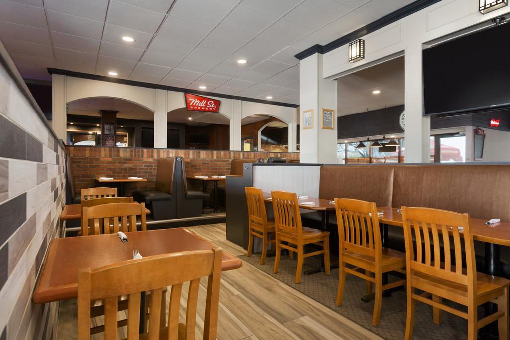 Travelodge By Wyndham Toronto East Ngoại thất bức ảnh
