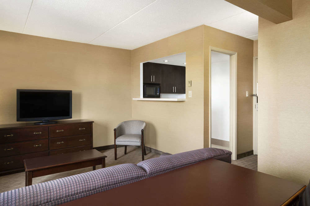 Travelodge By Wyndham Toronto East Ngoại thất bức ảnh