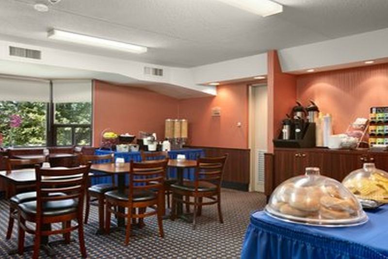 Travelodge By Wyndham Toronto East Ngoại thất bức ảnh