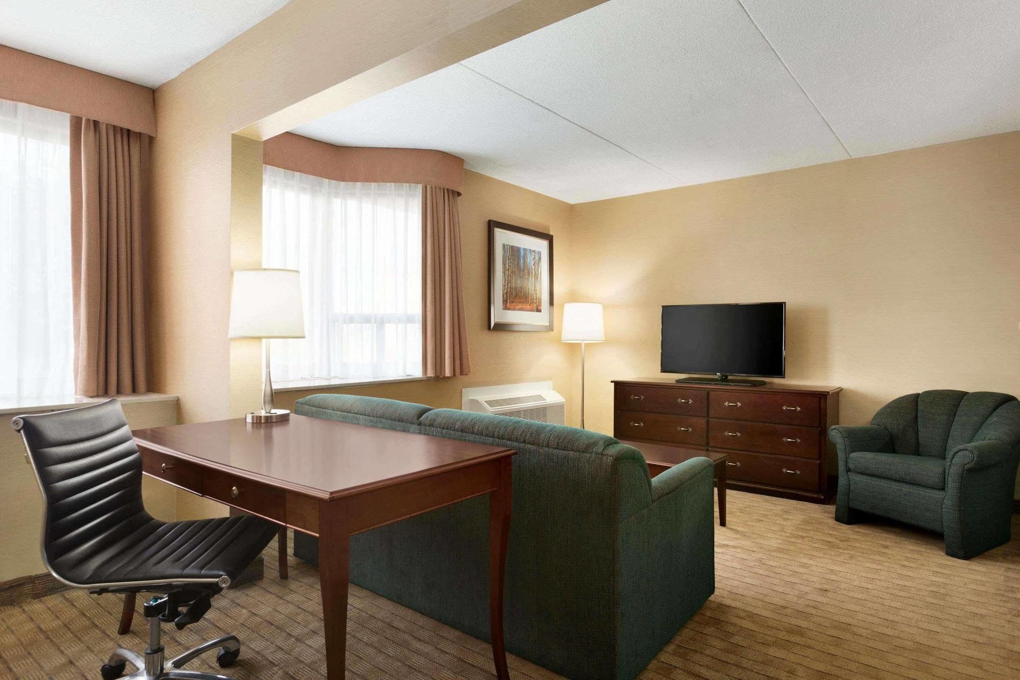 Travelodge By Wyndham Toronto East Ngoại thất bức ảnh