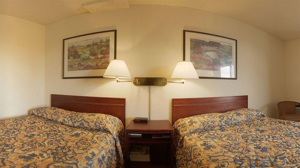 Travelodge By Wyndham Toronto East Ngoại thất bức ảnh